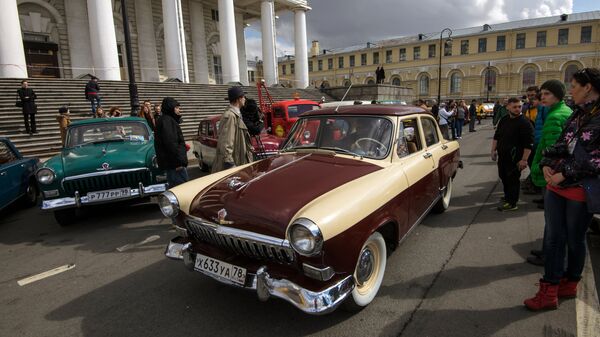 A GAZ-21 Volga on display at a vintage cars exhibition in St. Petersburg - Sputnik Mundo