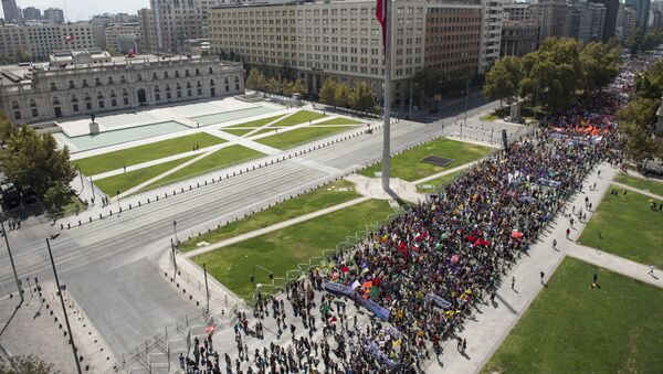 Manifestaciones de protesta contra el sistema de pensiones privado en Santiago, Chile - Sputnik Mundo