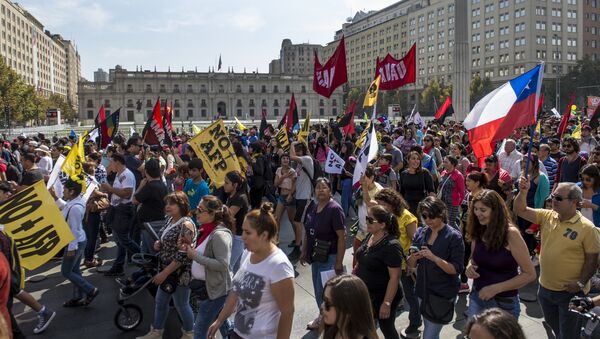 Manifestaciones de protesta contra el sistema de pensiones privado en Chile - Sputnik Mundo
