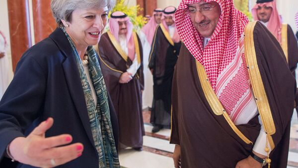 Theresa May, primera ministra británica y Mohamed bin Nayef, príncipe heredero de Arabia Saudi - Sputnik Mundo