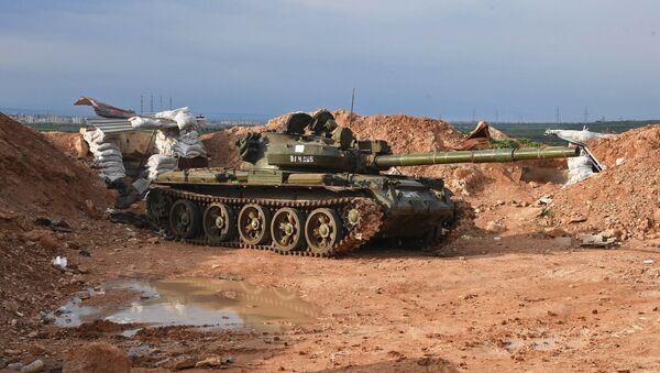 Un tanque en una posición del Ejército sirio al norte de la ciudad de Hama - Sputnik Mundo