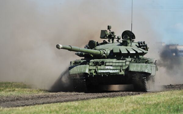 Un tanque T-62 con una variante de las 'cejas de Brézhnev' que protejan el frente de la torreta Un tanque T-62 con una variante de las 'cejas de Brézhnev' que protejan el frente de la torreta - Sputnik Mundo