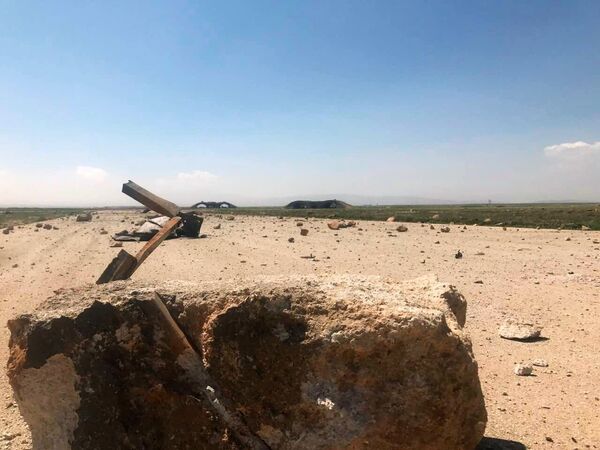 Las consecuencias del ataque de misiles de EEUU sobre la base aérea Shairat del Ejército sirio - Sputnik Mundo