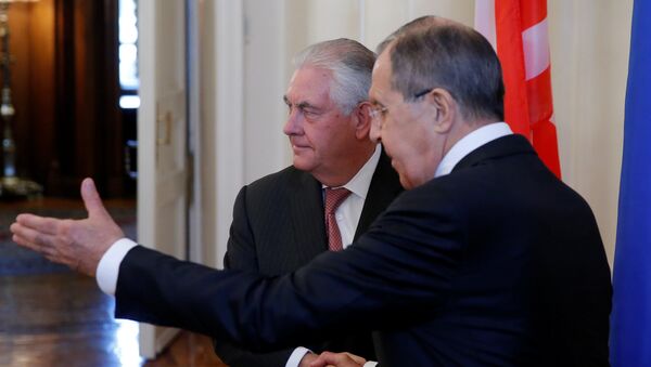 Ministro de Asuntos Exteriores de Rusia, Serguéi Lavrov, y secretario de Estado de EEUU, Rex Tillerson (archivo) - Sputnik Mundo