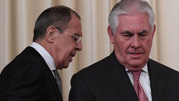 Rex Tillerson, secretario de Estado de EEUU, y Serguéi Lavrov, canciller ruso - Sputnik Mundo
