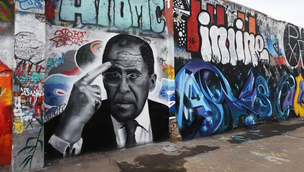 Un grafiti con el retrato de Serguéi Lavrov, canciller ruso - Sputnik Mundo