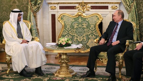 Mohamed bin Zayed al Nahyan, príncipe heredero de Abu Dabi con Vladímir Putin, presidente de Rusia - Sputnik Mundo