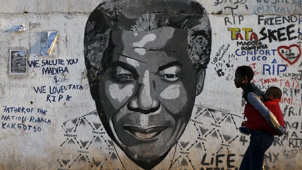Retrato de Nelson Mandela - Sputnik Mundo