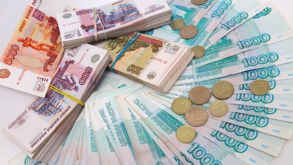 Russian ruble banknotes of different denominations - Sputnik Mundo