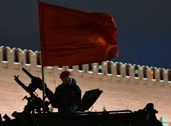 Ensayo nocturno del Desfile de la Victoria en la Plaza Roja - Sputnik Mundo