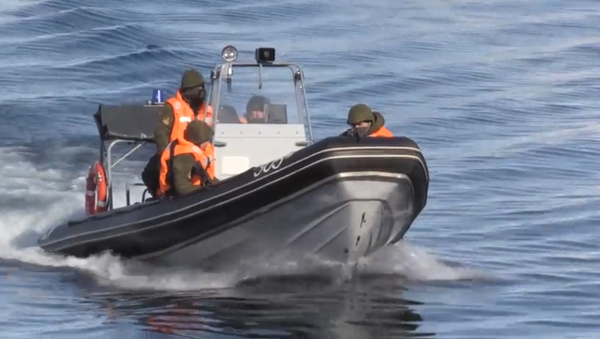 Vídeo: así se repelen los ataques de los saboteadores en una base submarina rusa - Sputnik Mundo