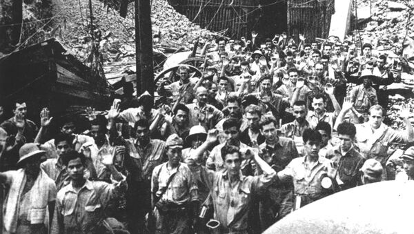 Soldados estadounidenses y filipinos se rinden a las tropas invasoras japonesas, en mayo de 1942, en la isla de Corregidor, Filipinas - Sputnik Mundo