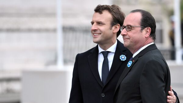Emmanuel Macron, presidente electo de Francia, y François Hollande, presidente saliente - Sputnik Mundo