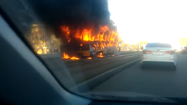 Un tranvía se incendia en Krasnoyarsk - Sputnik Mundo