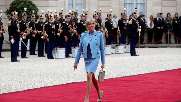 Brigitte Trogneux durante la investidura de Emmanuel Macron - Sputnik Mundo