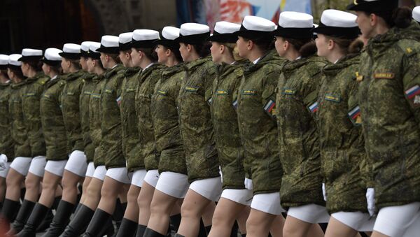 Mujeres militares de Rusia durante el desfile del 9 de mayo 2017 - Sputnik Mundo