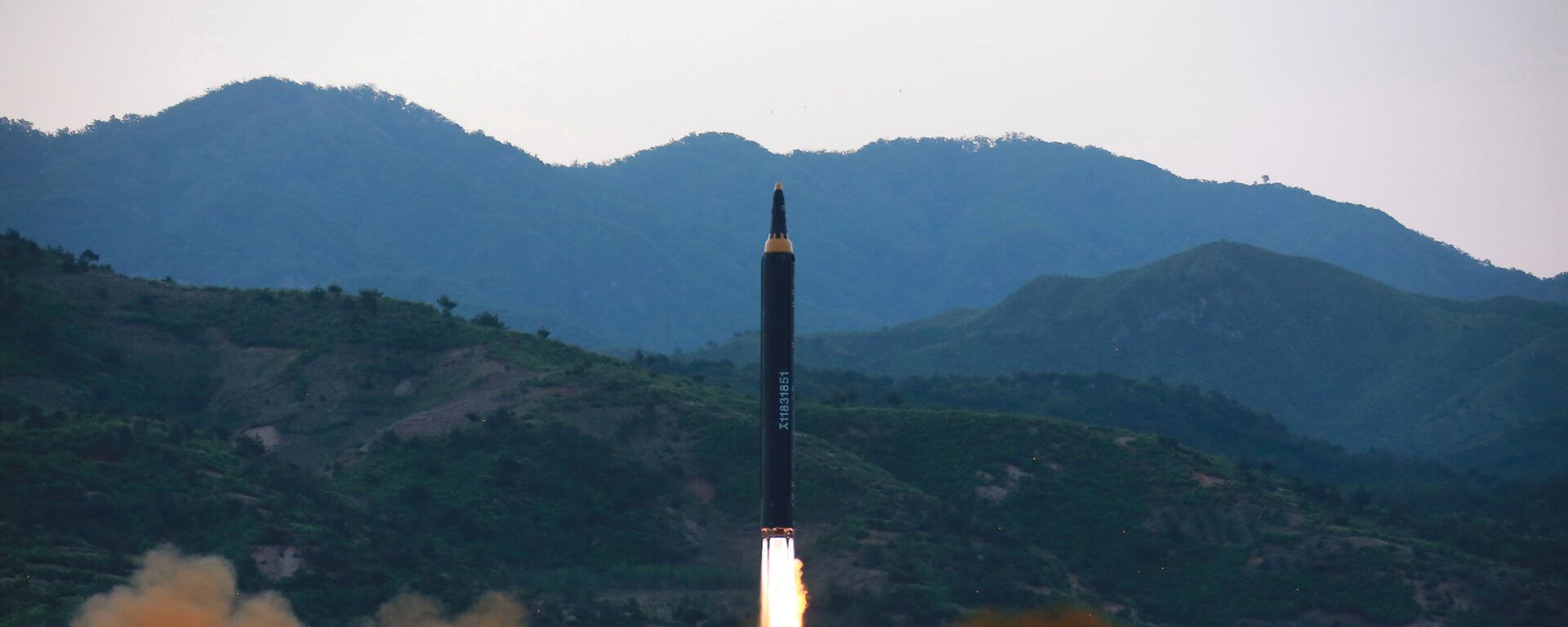 La prueba del misil norcoreano Hwasong-12 (archivo) - Sputnik Mundo, 1920, 05.01.2022