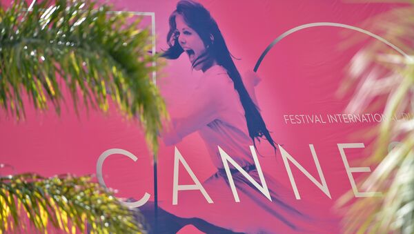A picture taken on May 15, 2017 in Cannes, southeastern France, shows the affiche for the 70th Cannes Film Festival hanging from the facade of the Palais des Festivals - Sputnik Mundo
