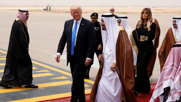 Donald Trump, presidente de EEUU, y Salman bin Abdulaziz Saud, rey de Arabia Saudí - Sputnik Mundo