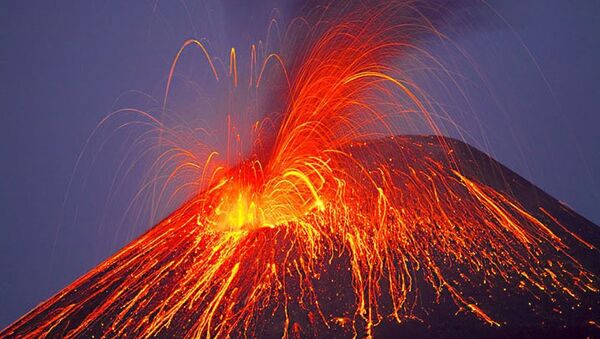 Volcán en erupción (imagen ilustrativa) - Sputnik Mundo