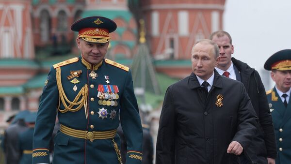 El presidente ruso Vladímir Putin y el ministro de Defensa Serguéi Shoigú - Sputnik Mundo