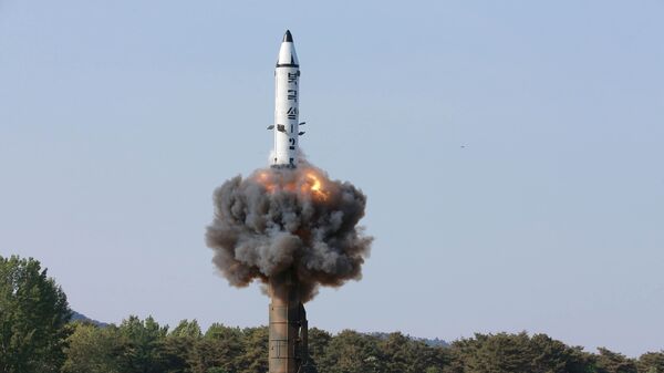 Corea del Norte lanza misil balístico (archivo) - Sputnik Mundo