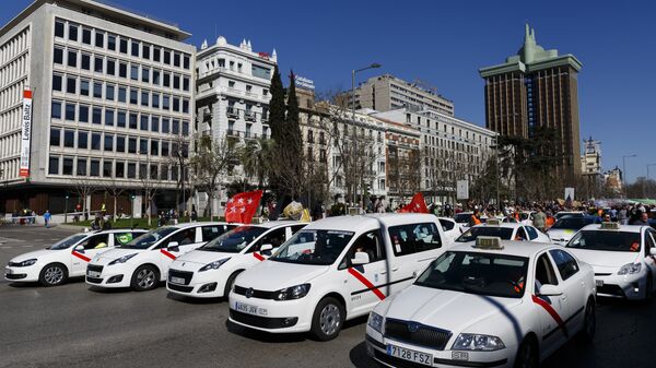 Taxistas protestando en Madrid (archivo) - Sputnik Mundo