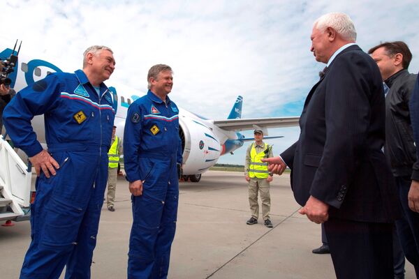 ¡Prepárense, Boeing y Airbus! El gigante ruso MC-21 realiza su primer vuelo - Sputnik Mundo