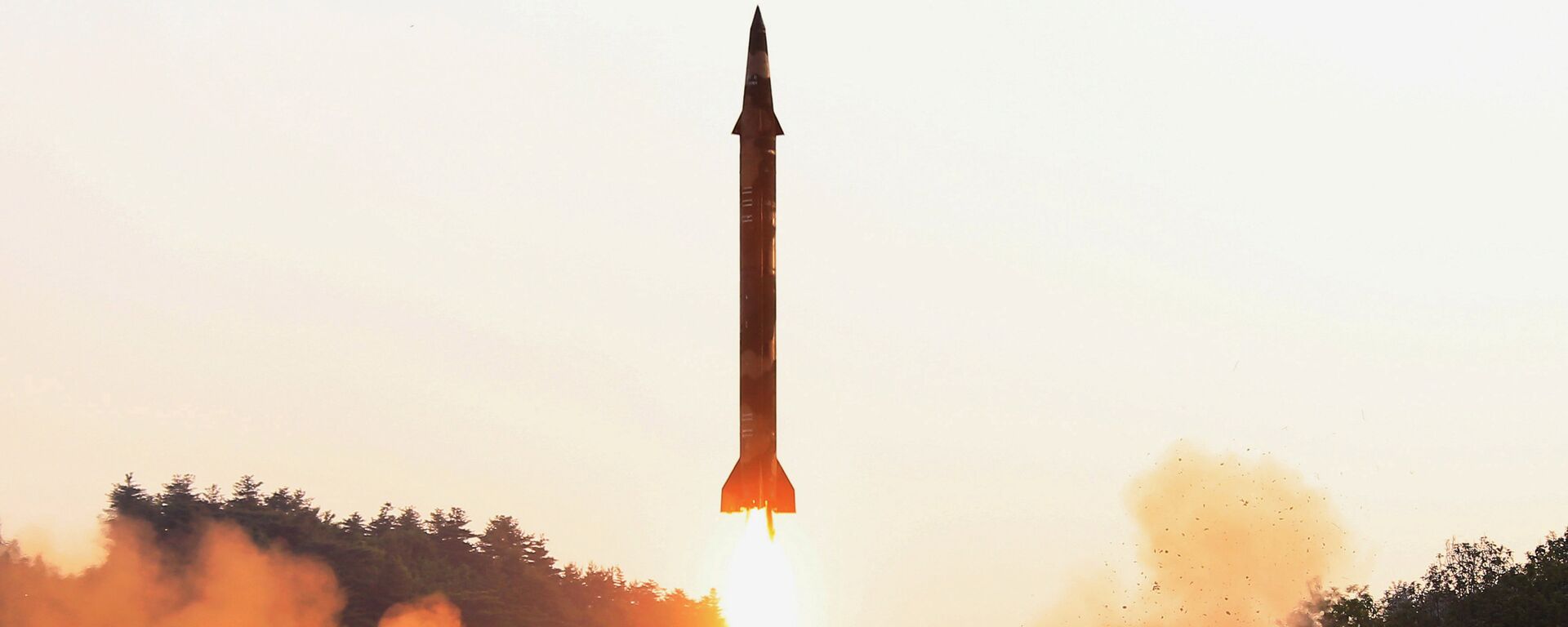 Lanzamiento de misil balístico por Corea del Norte - Sputnik Mundo, 1920, 03.04.2022