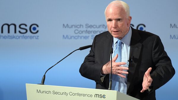 El senador estadounidense, John McCain - Sputnik Mundo