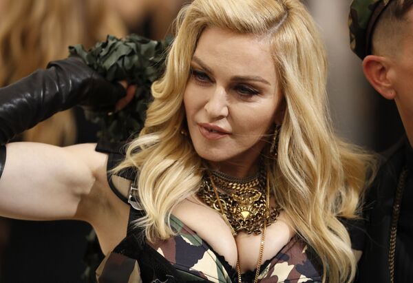 Madonna en el baile del Met Gala Costume Institute en Nueva York en 2017 - Sputnik Mundo