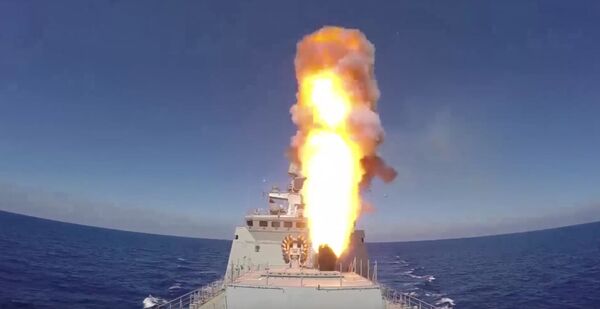 Golpe desde el mar: buques de la Armada de Rusia vs. terroristas en Palmira - Sputnik Mundo