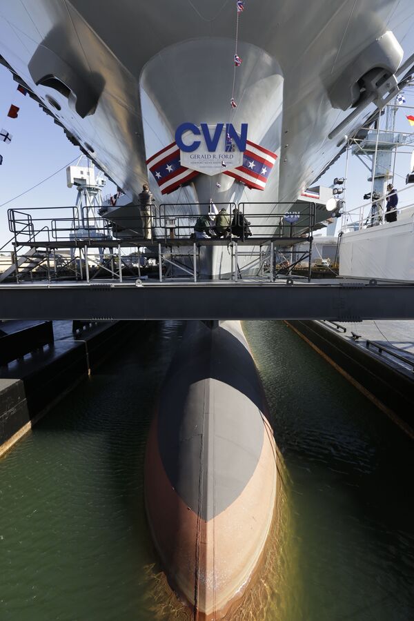 Dinero al agua: el portaviones más caro del mundo entra en servicio de EEUU - Sputnik Mundo