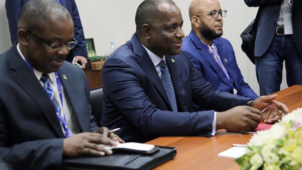Primer ministro de la Mancomunidad de Dominica junto a su delegación en SPIEF 2017 - Sputnik Mundo