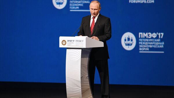 Vladímir Putin, presidente de Rusia, en el SPIEF 2017 - Sputnik Mundo