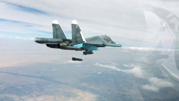 El caza-bombardero ruso Su-34 en Siria (archivo) - Sputnik Mundo