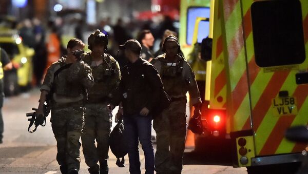 Policía británica en el lugar del atentado en Londres - Sputnik Mundo