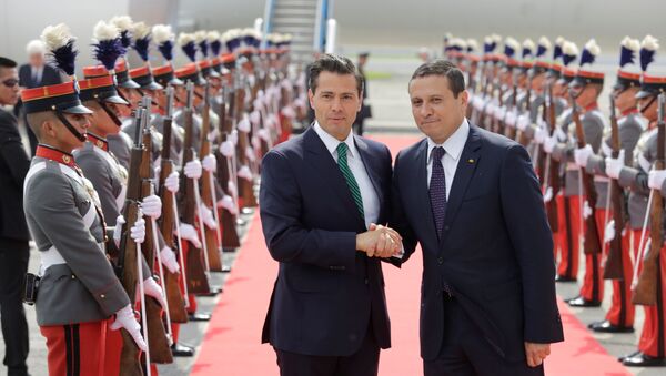 Enrique Peña Nieto, presidente de México, y Carlos Raúl Morales, ministro de relaciones exteriores de Guatemala - Sputnik Mundo