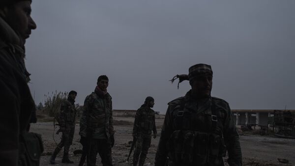 Militares sirios en el aerodromo cerca del Damasco - Sputnik Mundo