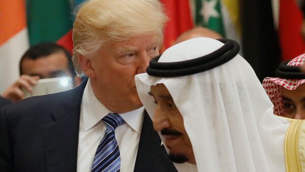 Donald Trump, presidente de EEUU, y Salman bin Abdulaziz Saud, rey de Arabia Saudí (archivo) - Sputnik Mundo