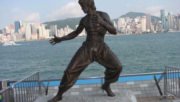 Estatua en honor a Bruce Lee en Hong Kong - Sputnik Mundo
