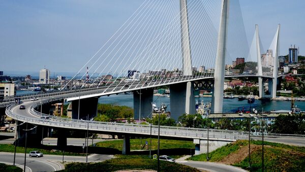 Вантовый мост через бухту Золотой Рог во Владивостоке - Sputnik Mundo