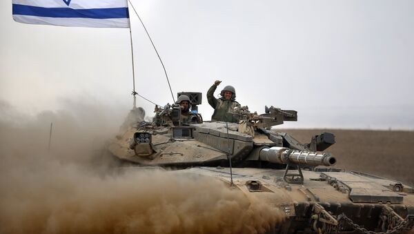 Soldados israelíes a bordo del tanque Merkava (archivo) - Sputnik Mundo