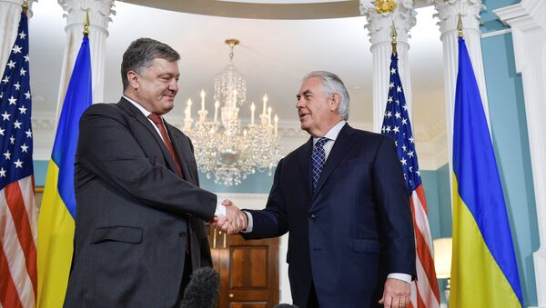 Presidente de Ucrania, Petró Poroshenko, y secretario de Estado de EEUU, Rex Tillerson - Sputnik Mundo