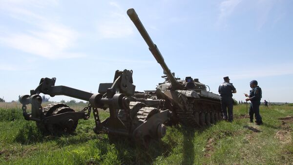 Un tanque en Lugansk, Ucrania - Sputnik Mundo