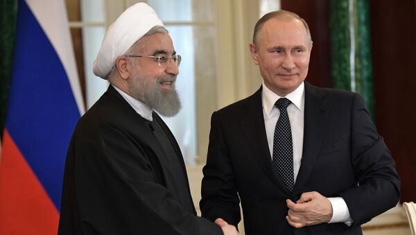 Presidente de la Federación de Rusia Vladímir Putin y presidente de Irán Hasán Rouhaní - Sputnik Mundo
