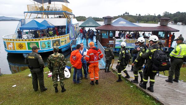 Rescatistas trabajan en el lugar del naufragio en Colombia - Sputnik Mundo