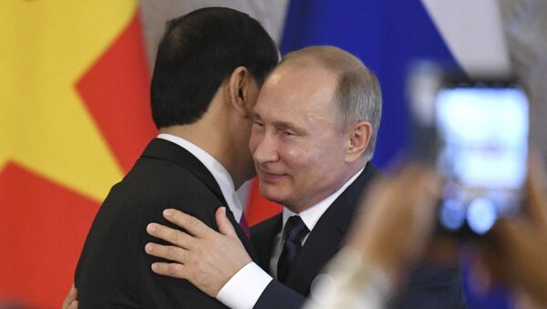 El Presidente de Vietnam, Tran Dai Quang y el president de Rusia, Vladímir Putin - Sputnik Mundo