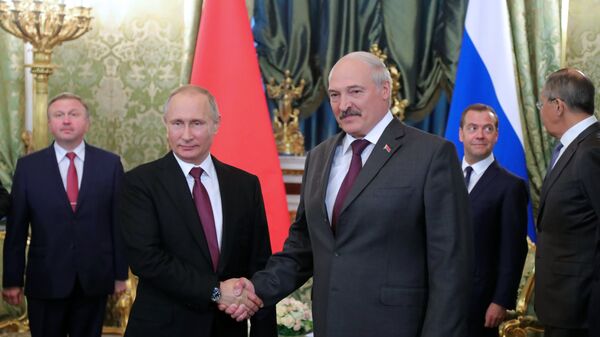 Presidente de Rusia, Vladímir Putin, presidente de Bielorrusia, Alexandr Lukashenko - Sputnik Mundo