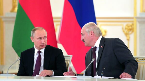 Presidente de RUsia, Vladímir Putin, y presidente de Bielorrusia, Alexandr Lukashenko - Sputnik Mundo